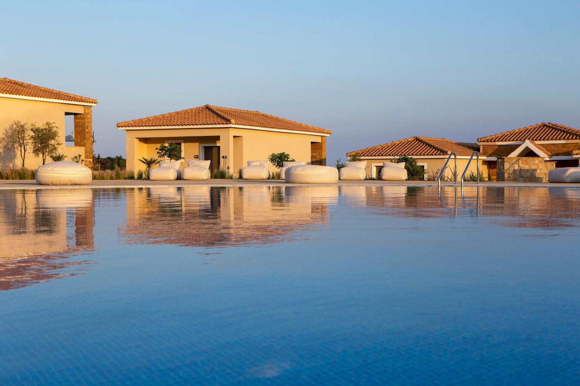 Ajul Luxury Hotel & Spa Resort, A Registry Collection Hotel อาเกีย ปาราสเควิ ภายนอก รูปภาพ