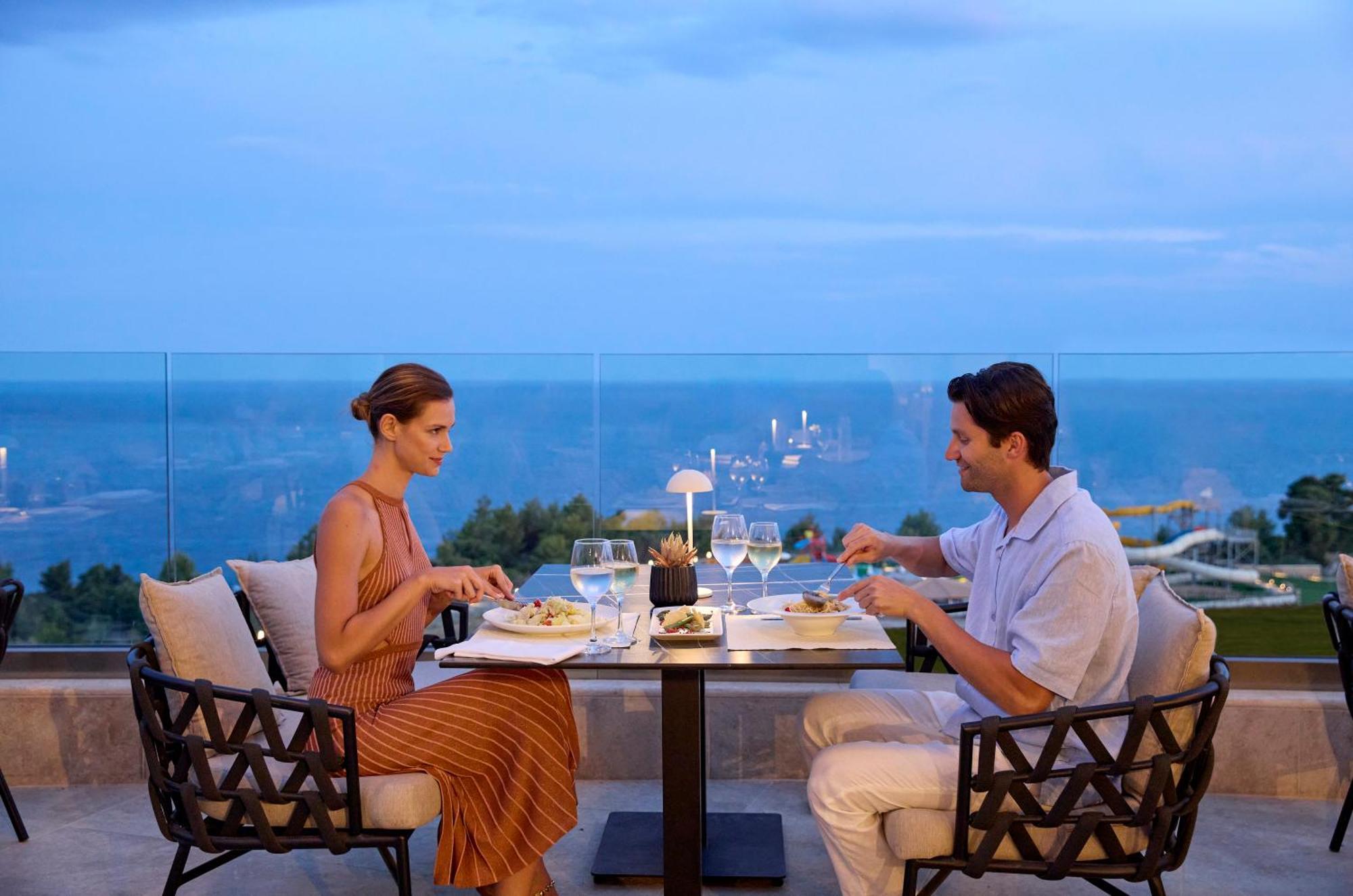 Ajul Luxury Hotel & Spa Resort, A Registry Collection Hotel อาเกีย ปาราสเควิ ภายนอก รูปภาพ