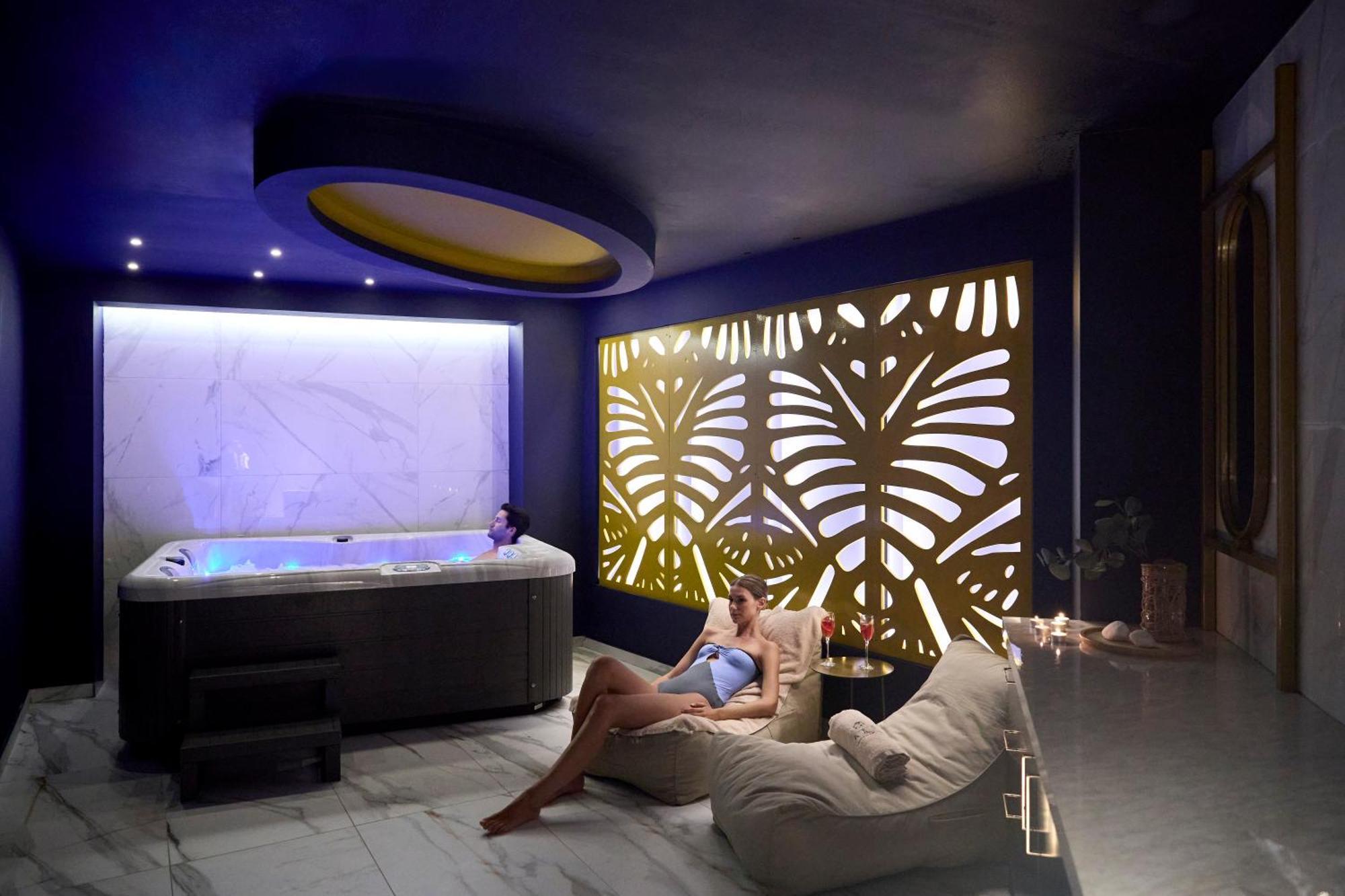 Ajul Luxury Hotel & Spa Resort, A Registry Collection Hotel อาเกีย ปาราสเควิ ภายนอก รูปภาพ
