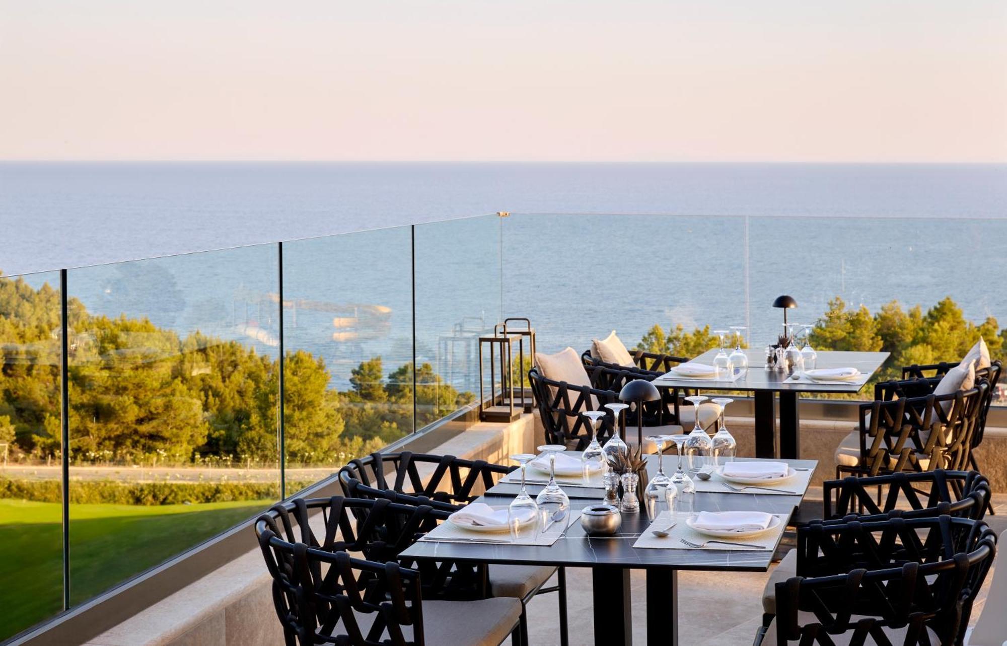Ajul Luxury Hotel & Spa Resort, A Registry Collection Hotel อาเกีย ปาราสเควิ ภายนอก รูปภาพ