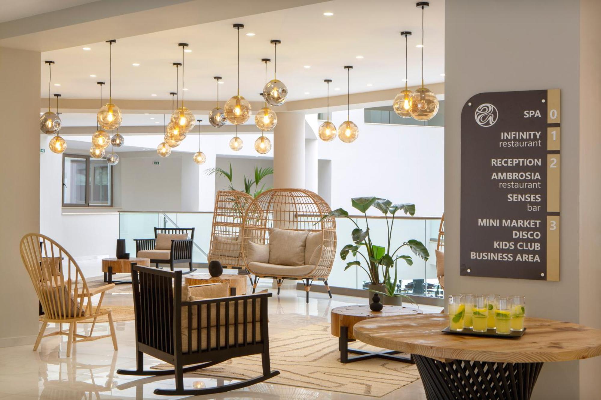 Ajul Luxury Hotel & Spa Resort, A Registry Collection Hotel อาเกีย ปาราสเควิ ภายนอก รูปภาพ