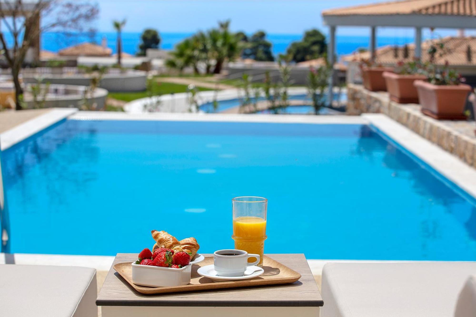 Ajul Luxury Hotel & Spa Resort, A Registry Collection Hotel อาเกีย ปาราสเควิ ภายนอก รูปภาพ